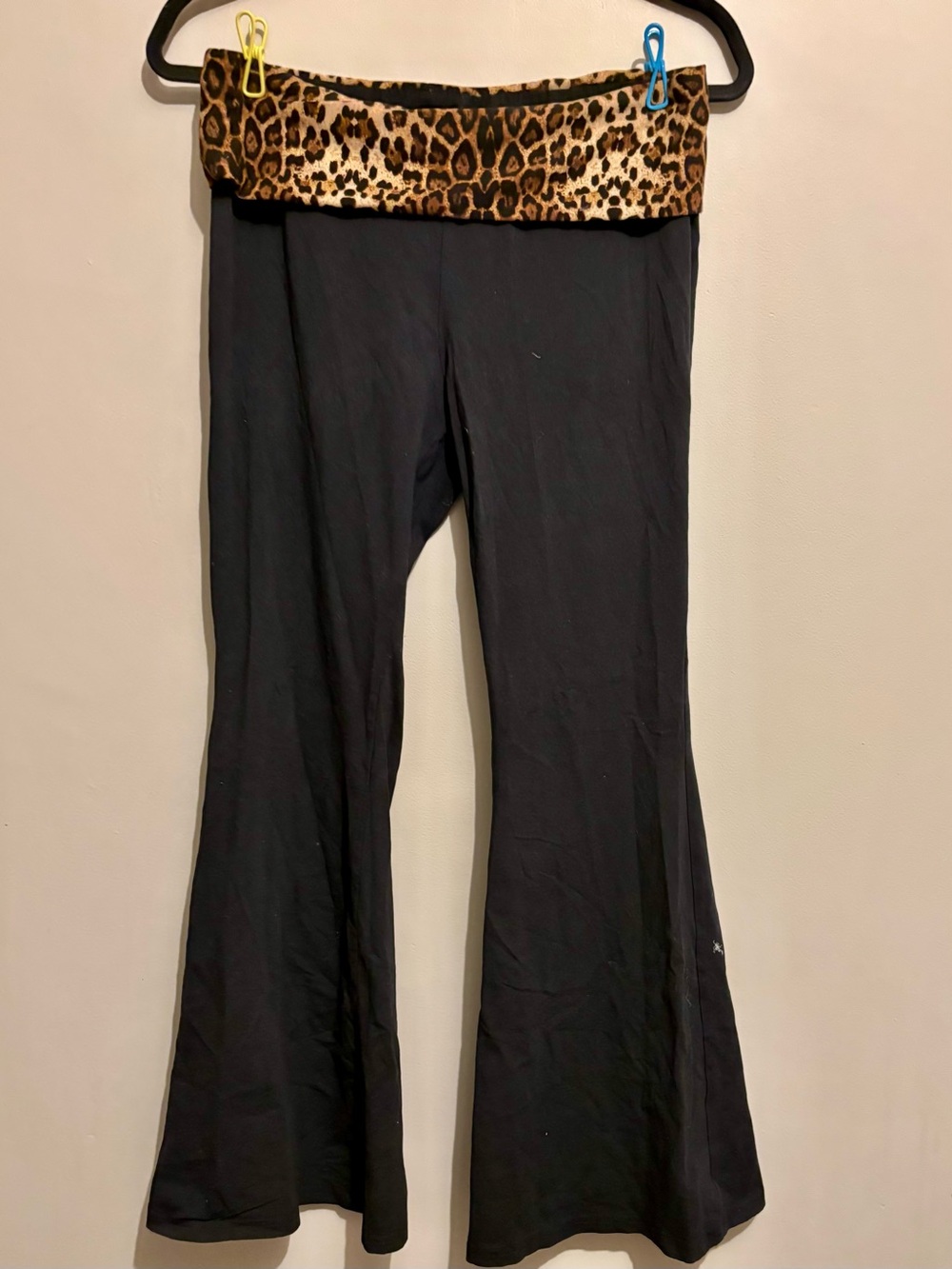Y2K Style Black Yoga Pants with Leopard Foldover Waistband